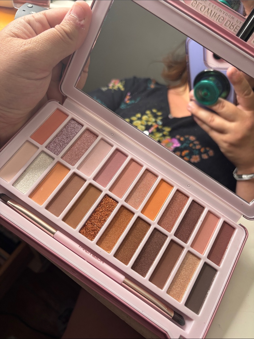 Neutral-Pink Eyeshadow Palette - 18 Warm Shades